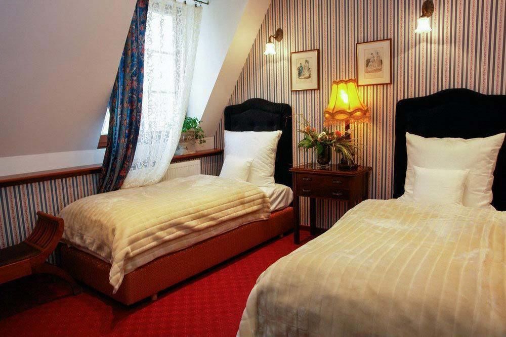 Dwór Giemzów Hotel - Autostrada A1 Łódź Kültér fotó